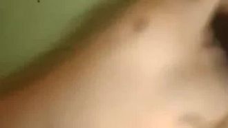 [Audio locale!] Tirarlo fuori? La bambina delle elementari ha urlato di non tirarlo fuori ~ Ha allungato la mano per afferrarlo e rimetterlo dentro