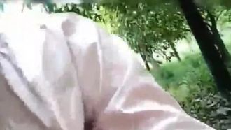 =Autentica forza sul campo di livello master= Una donna viene smascherata in natura e seduce un tassista inducendolo a sparare in natura.
