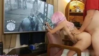 [欧美] 女友洗完澡直接沉迷于碧血狂杀2，看那屁股翘的让我好想插进去！