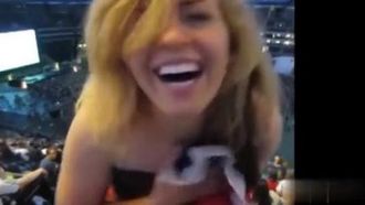 [Selezioni Coppa del Mondo] La Germania è la più forte! La ragazza si è spogliata mentre guardava il calcio e ha gridato per il paese! I capezzoli escono per guardare la partita: vuoi una chance se vinci?