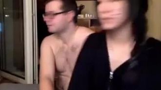 [Europa e Stati Uniti] Esplode il potere di una vergine affetta da fimosi!! Guadagna per i papà in videochat!!