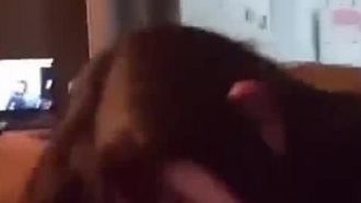 [Europa e Stati Uniti] La giovane donna che va pazza per il pollo~ Succhia così forte che quasi le arriva allo stomaco!!