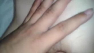 女朋友睡着后 偷偷抽插她