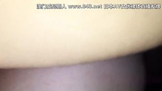 La bellissima stilista ha fatto sesso appassionato con il capo dell'azienda in hotel dopo essere scesa dal lavoro. Ha scopato duramente con le calze a rete nere e la sua figa era rosa e tenera.