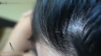 L'ultimo filmato trapelato mostra la studentessa straniera Suki che fa sesso quotidiano con il suo fidanzato straniero. Lei la scopa duramente senza preservativo sul divano, le viene in faccia e poi la penetra e la scopa con forza.