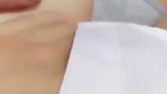 메이투안 배달원은 외로운 미녀와 함께 매운 냄비를 먹고 좋은 평가를 받고 섹스를 한다.