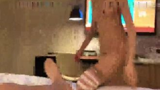 推特流出广东外语学院毕业生张X菲旅加（加拿大）与老外4P激情视频流出不要命了居然还有黑人