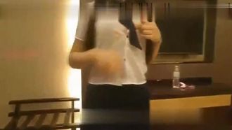 酒店爆操极品黑丝大长腿美女太骚了不停的语言挑逗大神干她性感风骚看的我都忍不住了