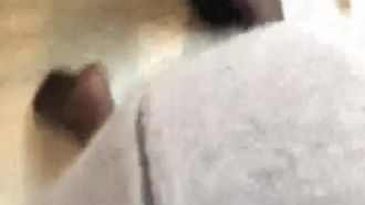 Vereinbaren Sie einen Termin mit einem erstklassigen, vollbusigen Mädchen aus der Grundschule. Sie hat schwarze Strümpfe, lange Beine, Footjob, Tittenjob, Blowjob und Sex und spielt mit allen möglichen Dingen.