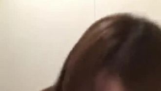 [Japan] Eine vollbusige Frau war mit ihren Wünschen unzufrieden. Sie machte ein Video von ihrer Affäre und sah aus, als würde sie es genießen.