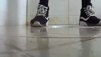 Fotos reales de baños reflejan la vida real en el campus