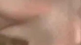 Experten für Sexprodukte erleben die lebensechte aufblasbare Puppe mit hohem technologischen Inhalt im Wert von 10.000 Yuan, die je nach Stärke und Position unterschiedlich stöhnt und sich wie eine echte Person anfühlt