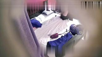 Gehen Sie in den Stundenraum, um Sex mit Ihrer hübschen Kollegin zu haben