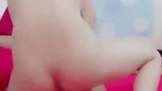 粉嫩白虎小嫩模被大屌草小逼洞口交舔逼口暴吞精