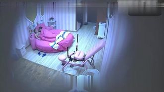 La stanza delle telecamere di una boutique ha filmato segretamente il capo mentre scopava un bellissimo subordinato