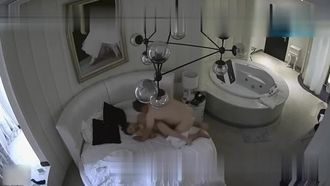 Ich checkte mit meiner schönen Freundin in ein Zimmer ein, um Sex zu haben, und schrie vor Schmerzen auf, bevor ich überhaupt eintrat.