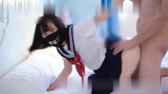 La locura de una colegiala adicta al sexo con uniforme de medias blancas
