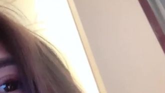 La bellezza della sorella reale Zhu Yezi 1103 si incontra con la sua amica del sesso e mostra il suo appassionato sesso orale - il sesso è molto lussurioso