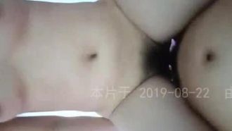 老公不在，住在少妇家，小孩在隔壁。
