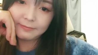 Spettacolo dal vivo della bella e grassoccia Strawberry Bear, sesso orale appassionato, molto allettante