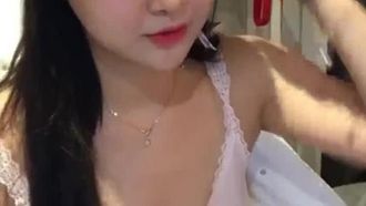 [Corée du Sud] Une belle ancre de sein secoue ses seins et demande à être secouée~ Plus elle saute, plus elle devient excitée~ Ses seins vibrent de haut en bas~