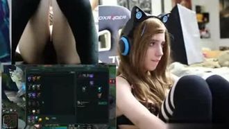 Gioca a LOL finché non vuoi fare sesso! Ragazza dal seno grande suona LOL dal vivo e si tocca la figa! Se vinci la partita, anche il pubblico ne diventerà ossessionato: i compagni di squadra possono diventare amici?