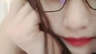 純真な若い女の子が生放送でお持ち帰りした男の子とセックスするのはとても魅力的です。