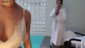 [Korea] Die kleine Meerjungfrau spielt im Wasser ~ Der Schatz des Schwimmbades wird das neue Jahr mit dir verbringen ~