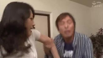 [Volume 4] Fai attenzione al tuo petto! 30 persone 8 ore di video emozionanti di stupri e stupri da parte di qualcuno