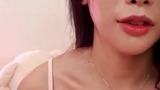 [한국] 가슴 예쁜 앵커가 가슴으로 음란하게 놀아요~누워서 내 위에 아빠를 상상해보세요~