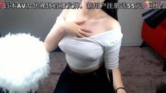 [韩国] 牛仔裤的俏丽无人能敌~美乳主播坦胸露背!!