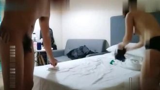 泡妞達人九零後小哥約炮奶茶店少婦老闆娘旅館開房大姐說話還挺風趣的
