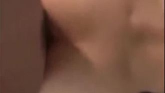 Un video sexual que involucra a la nuera de Xue Jiayan, Chen Suyi, y un extranjero se filtró en un sitio web de videos extranjero.
