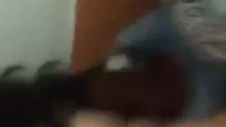 真实拍摄宾馆捉奸在床男子皮带一顿暴打偷情女-女的还嘴不服