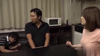 Paco_100519_183_雨音わかな_潮吹き欲求不満な奥さんの熱い誘惑