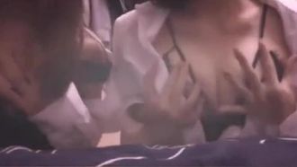 可爱学生妹lydian去闺蜜家玩玩出欲望 妹子只好回家对着镜头偷自慰