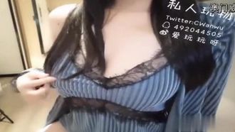 极品爆乳女神私人玩物-居家思春的爆乳女神玩巨乳揉粉穴