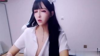 Super sweet and cute busty Chinese beauty Cutedami live broadcast on foreign video sites, super tempting