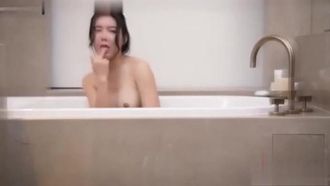 國產AV鉅作-美少婦勾引管家女主角Emily顧奈奈醬尹