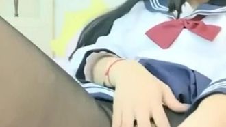 학생 교복, 이중 포니테일, 작게 주름진 항문, 열린 사타구니, 검은 스타킹 자위봉을 보지에 삽입하고 하얀 액체가 많이 흘러나옴