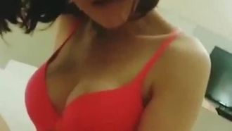 [日本] 鄰家女孩自拍照流出?!從小穴穴開始玩~