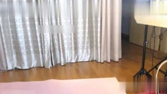 A bela âncora coreana Sohee se masturba com meias arrastão pretas sexy e uniforme de enfermeira