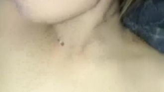 顏值不錯嬌小妹子深夜路上邊走邊跳蛋震動 回到車上口交啪啪拉扯跳蛋 很是誘惑喜歡不要錯過