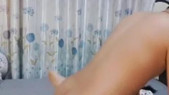 自拍福利兩女一男雙飛啪啪第二部 輪著口交大力抽插搞完一個再換另一個 很是誘惑喜歡不要錯過