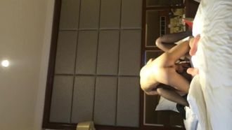 ノーパン、黒ストッキング、官能的な女王様のストッキング、ピアス、直接犯されるこの味が大好きです。