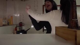 Die Geschichte einer Liebe, die mit der Vergewaltigung durch die Witwe von nebenan, Mirai Sunohara Mayu Minami, beginnt. Instax inklusive