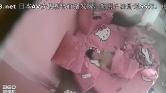 [단독] 헬로키티 테마룸에서 아름답고 귀여운 대학생 미녀가 남자친구와 섹스를 하는 히든샷