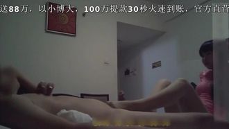在外旅遊當大爺一次叫兩個小姐一起玩，一個舔我乳頭一個幫我足交，真是爽翻天