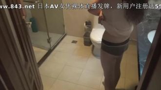 大奶淫妇老公一出门，急CALL情人开房洗鸳鸯浴