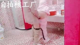年輕美的實習護士，陪客人上廁所，也幫忙攝護腺排毒，真是有愛心
